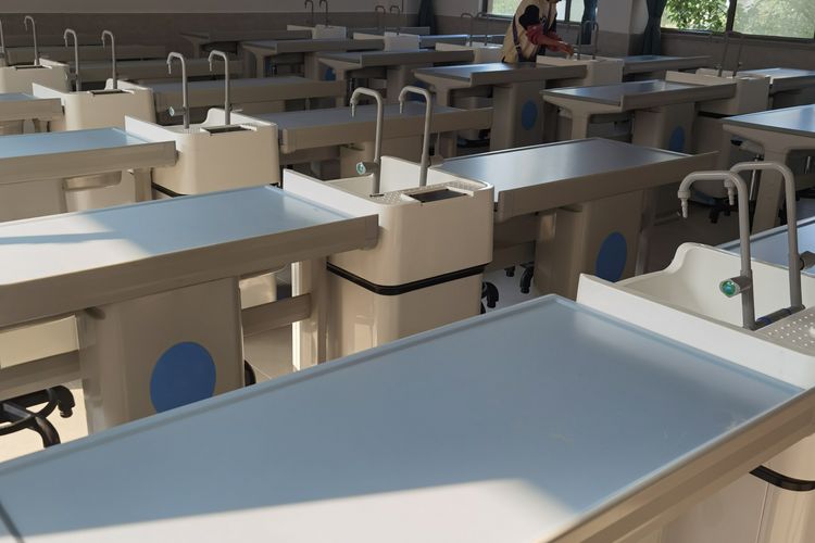 Ceramic Worktop for Primary & Secondary Schools