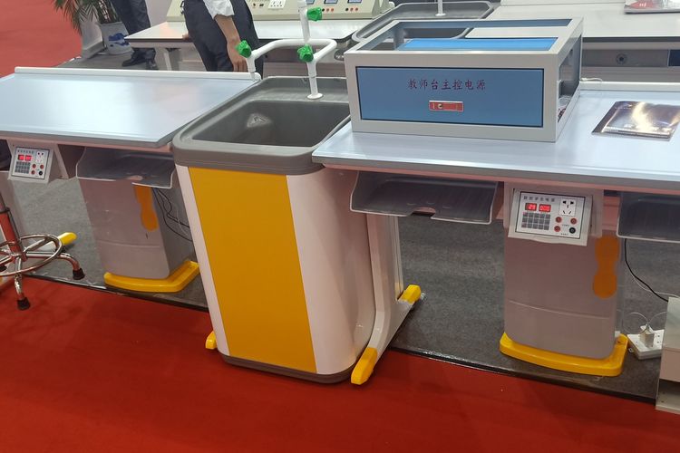 Ceramic Worktop for Primary & Secondary Schools